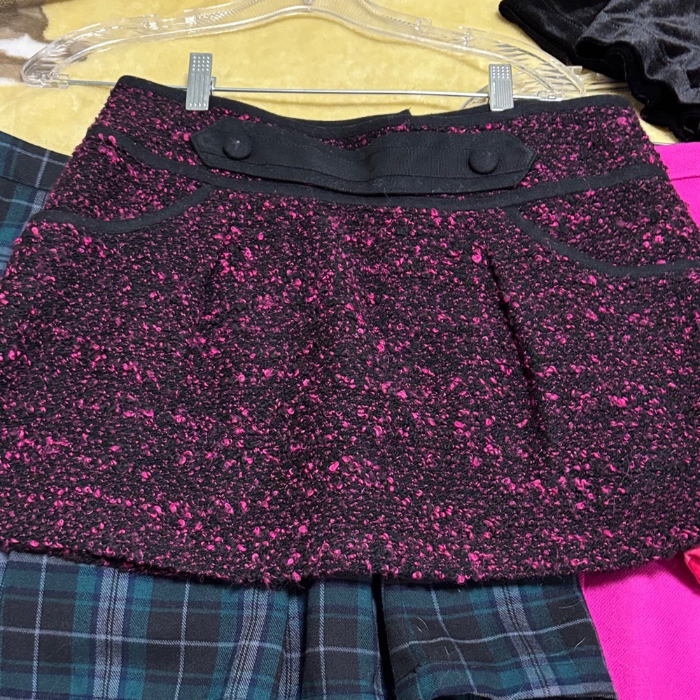 Chic Pink and Black Tweed Skirt